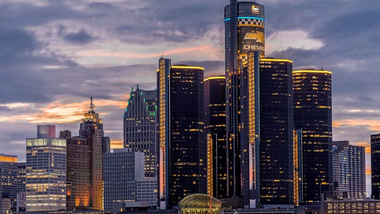 Image of Detroit skyline at dusk