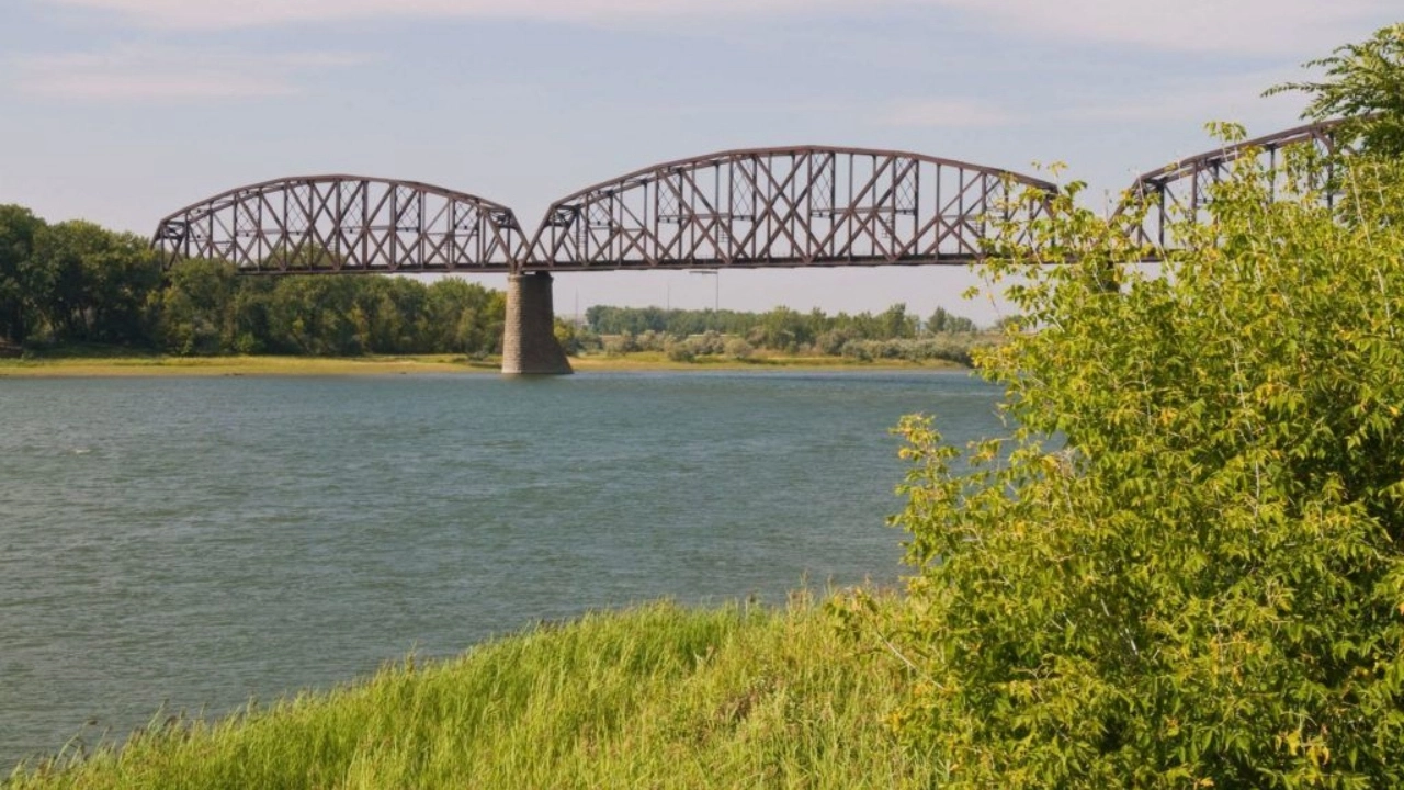Image of Liberty Memorial Bridge in Bismarck, North Dakota