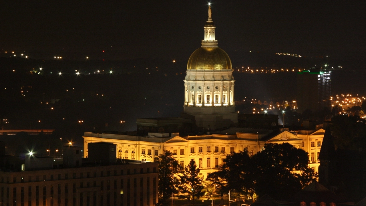 Image of Georgia state capitol building at night
