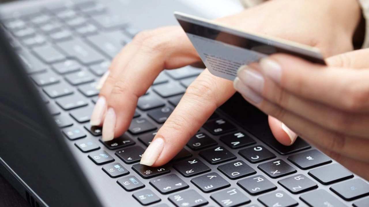 Image of an online shopper keying in credit card number