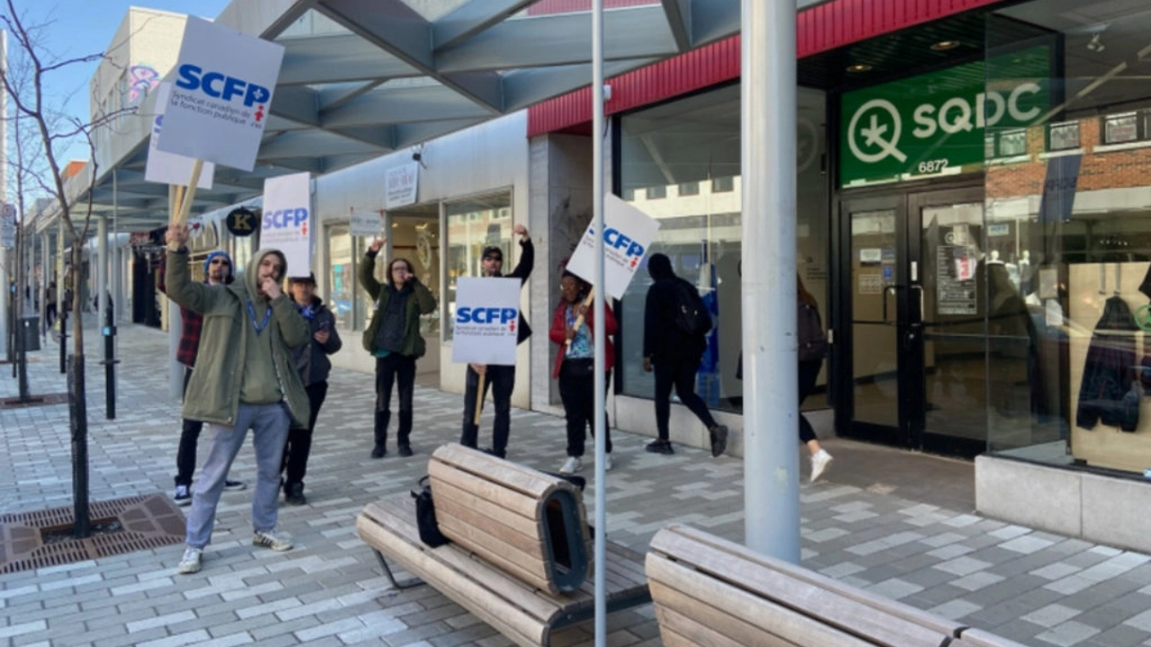Image of Canadian cannabis employees picketing at Société québécoise du cannabis