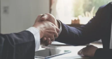 Image of two businesspeople shaking hands
