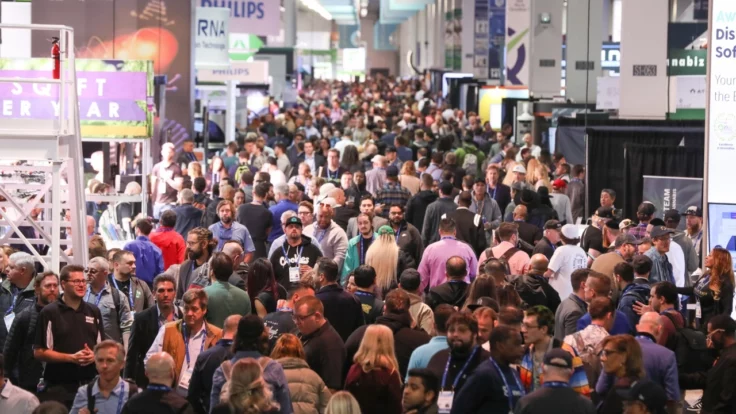 Image of attendees strolling the Expo Hall at MJBizCon 2020