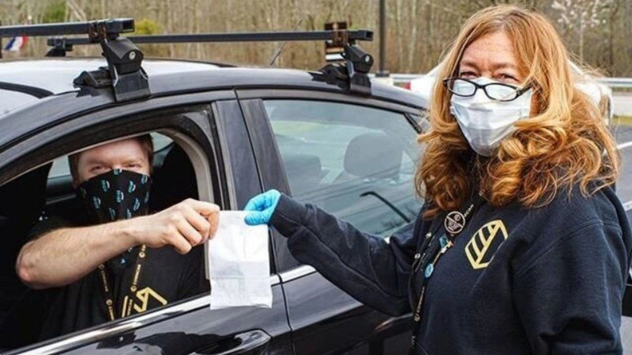 Image of a curbside cannabis pickup.
