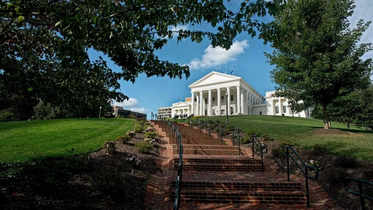 Image of the Virginia state capitol building