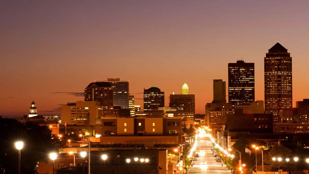 Image of Des Moines, Iowa, skyline at night