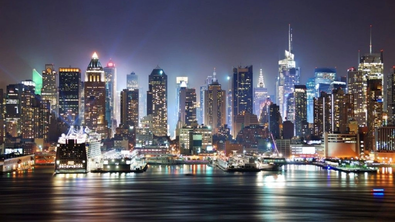 Image of New York City skyline at night 