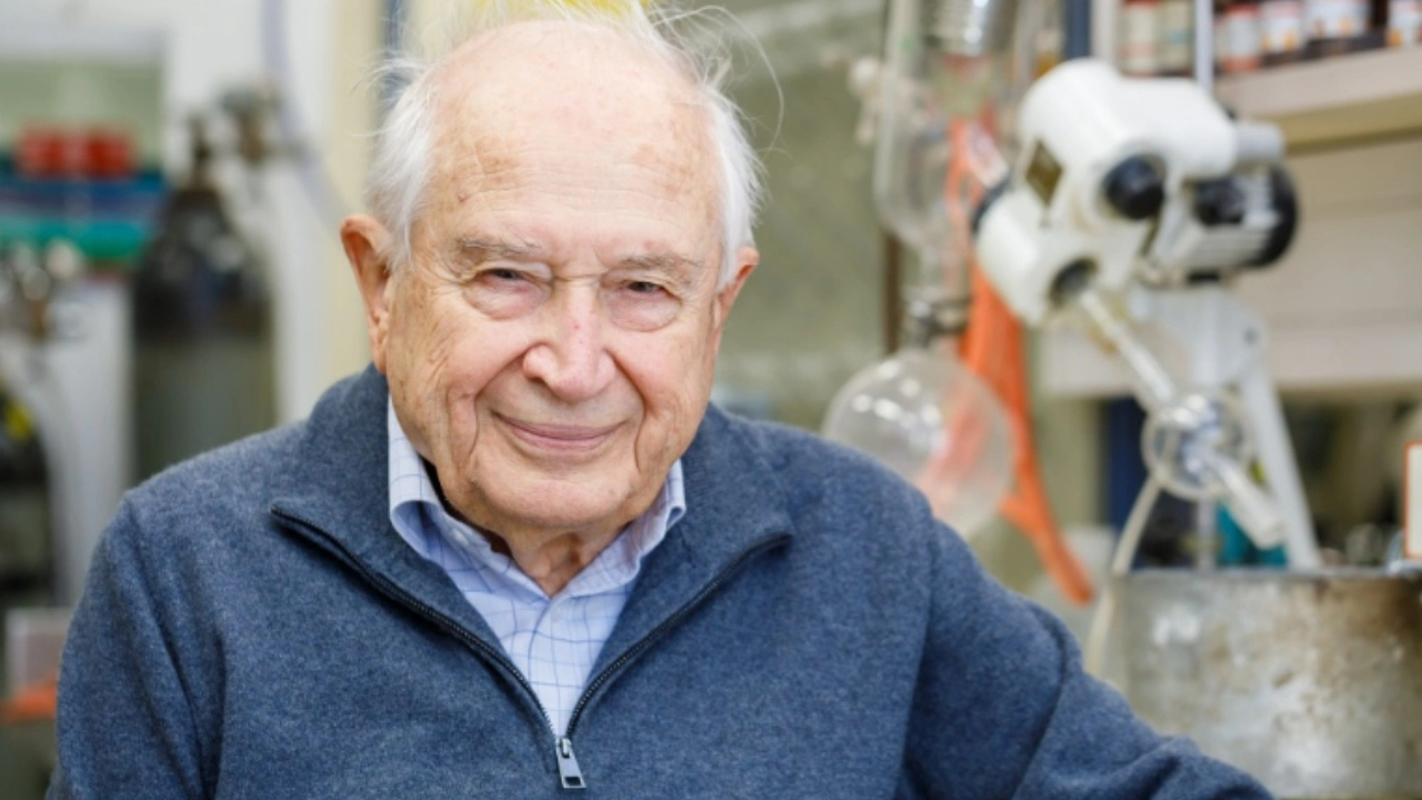 Image of Raphael Mechoulam