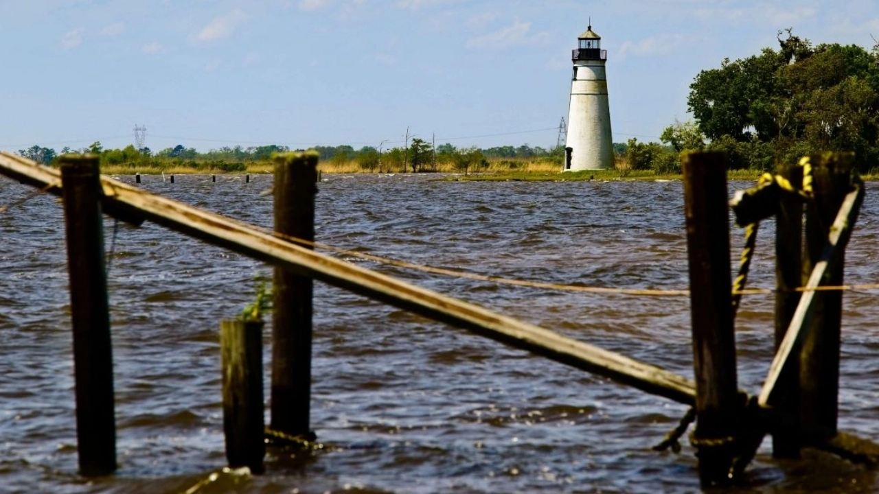 Image of the Tchefuncte River Lighthouse near Madisonville, Louisiana