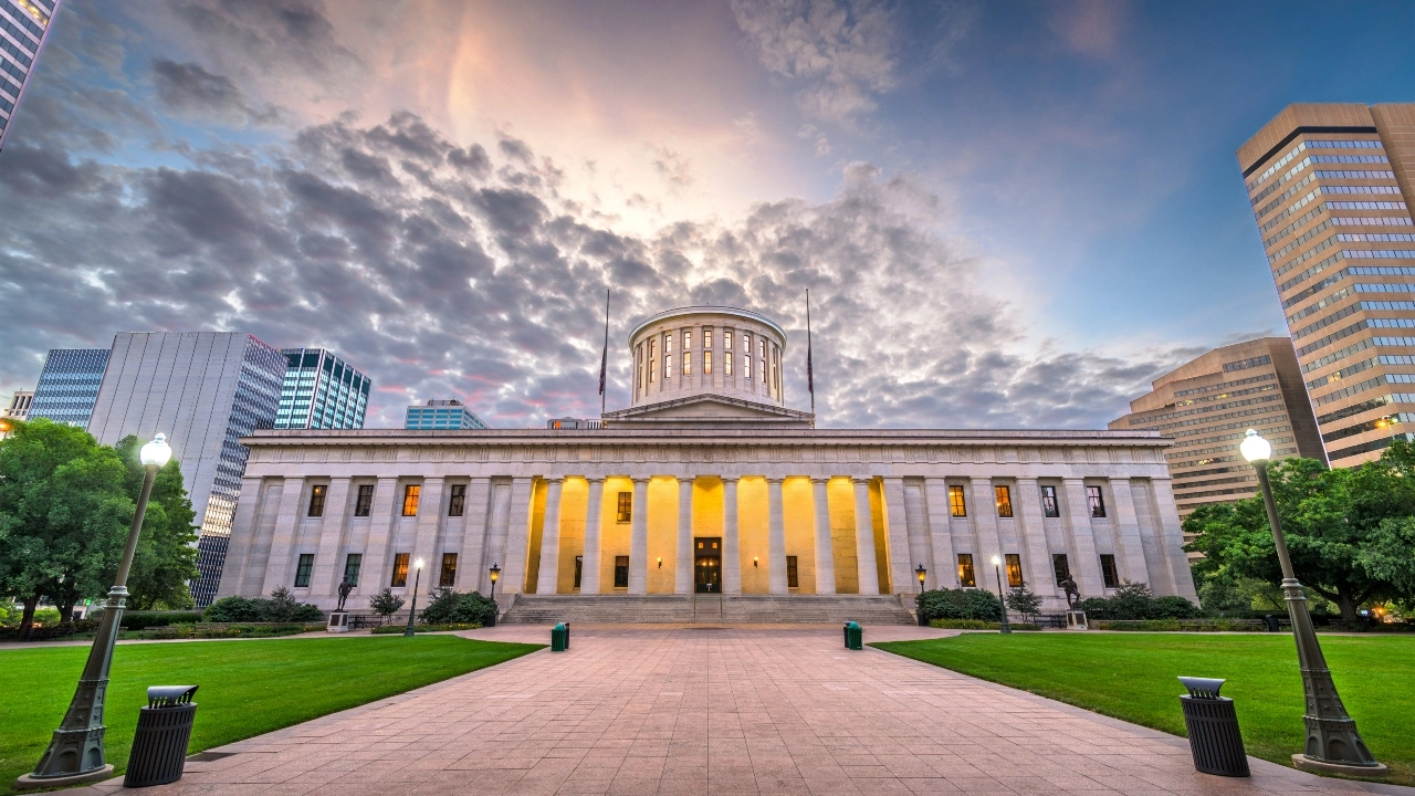 Image of Ohio state capitol building at dawn
