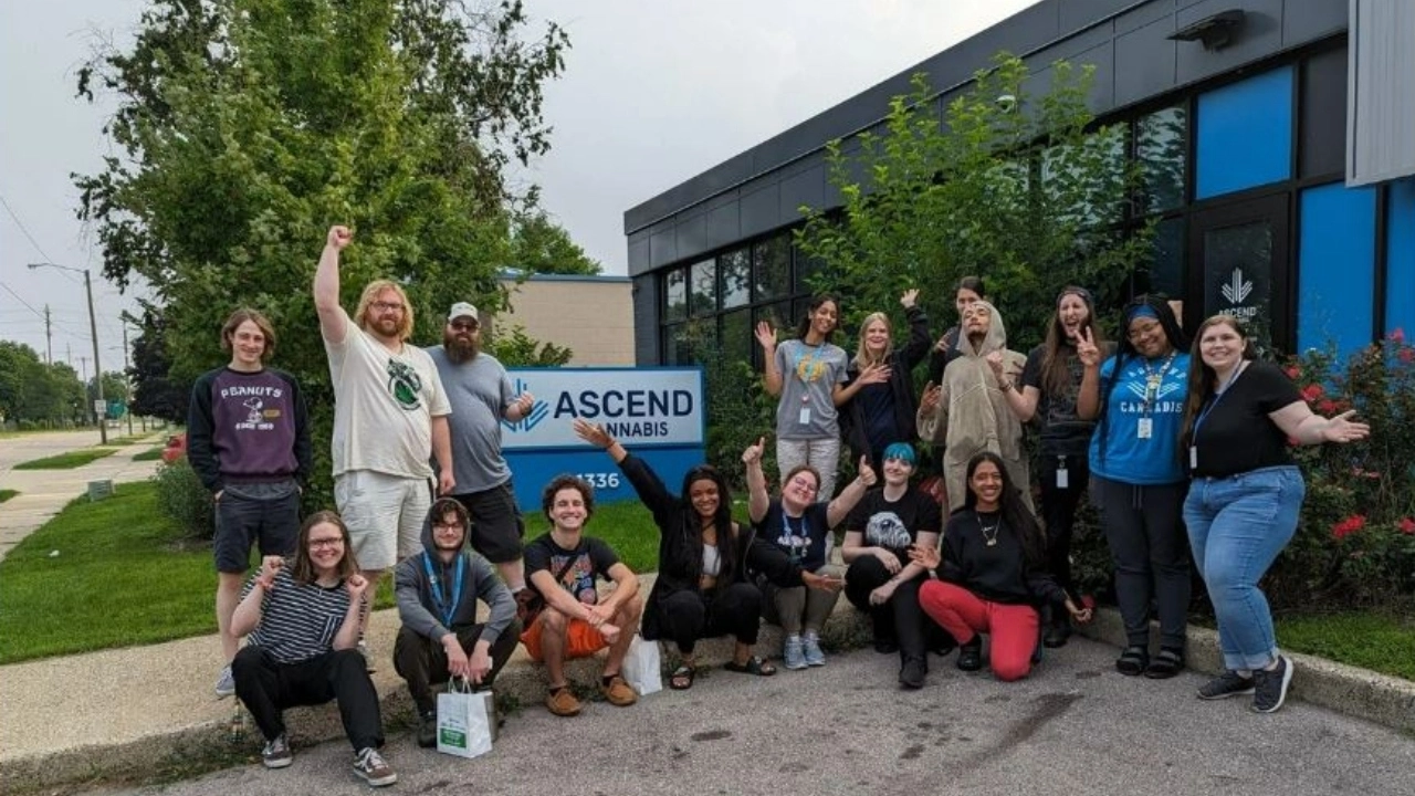 Image of Ascend Cannabis workers in Grand Rapids celebrating their Teamsters contract