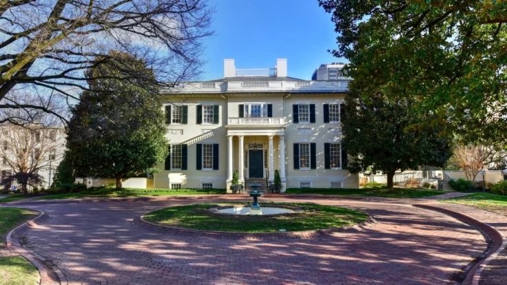 Exterior image of the Virginia governor's mansion