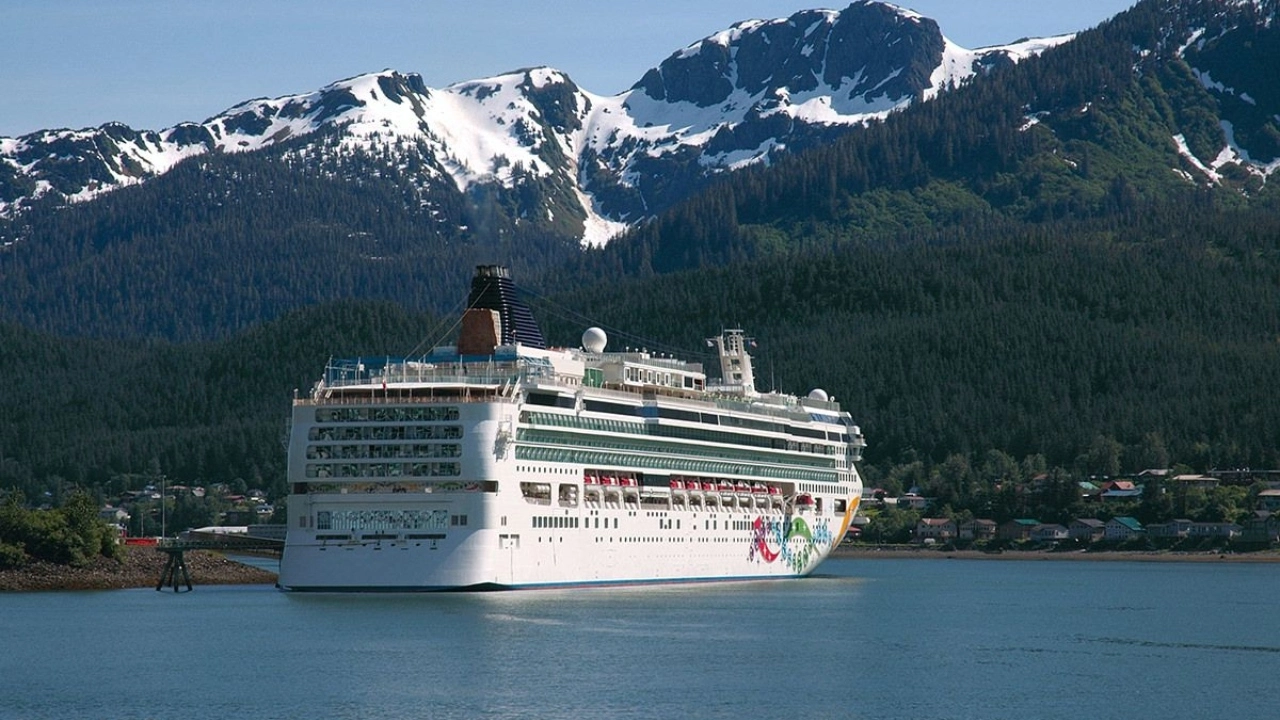 Image of a cruise ship docked at Juneau, Alaska