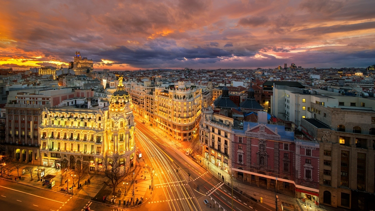 Image of the main shopping street in Madrid, Spain