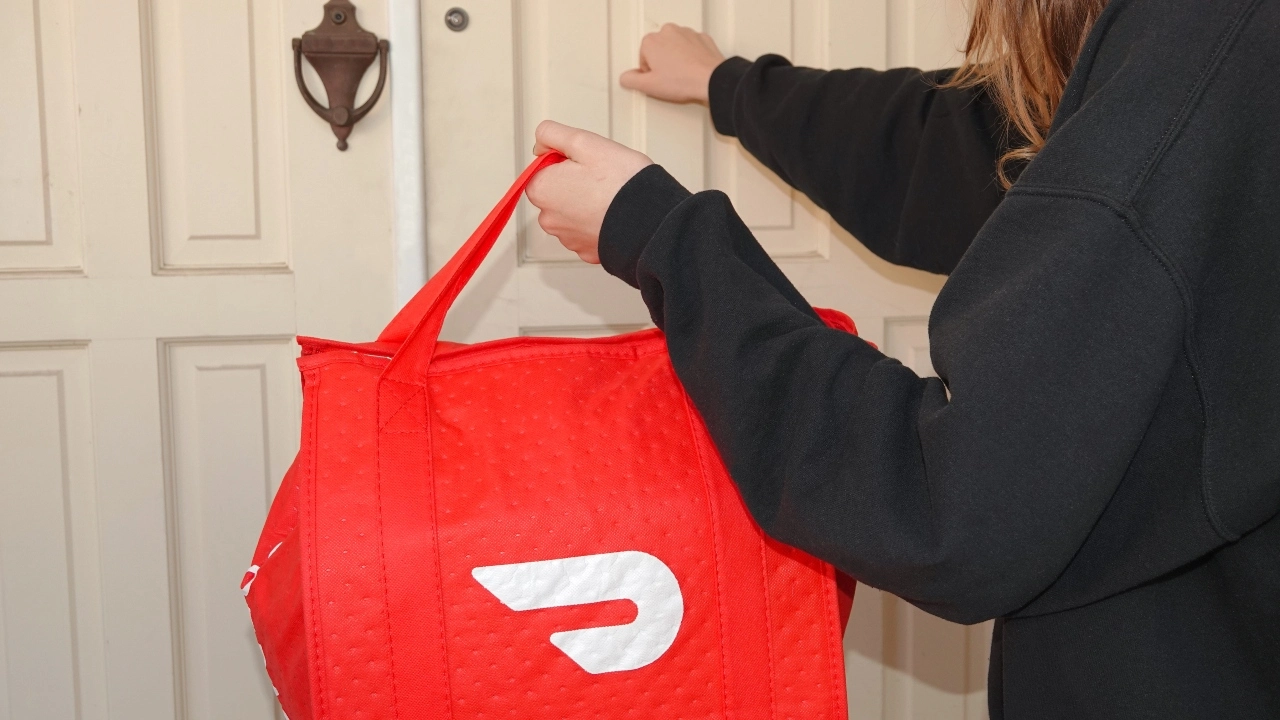 Image of a person making a DoorDash delivery