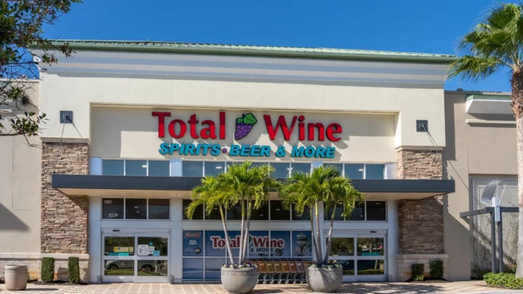 Exterior image of a Total Wine & More outlet in Sarasota, Florida