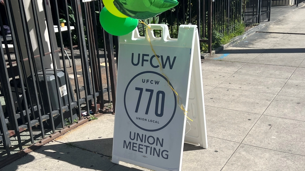 Image of a sign announcing a "Union Meeting" outside the UFCW Local 770 office