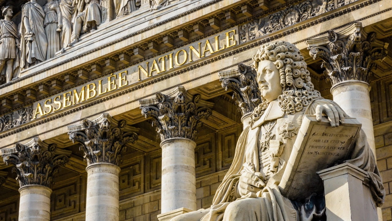 France advances plans to legalize medical cannabis